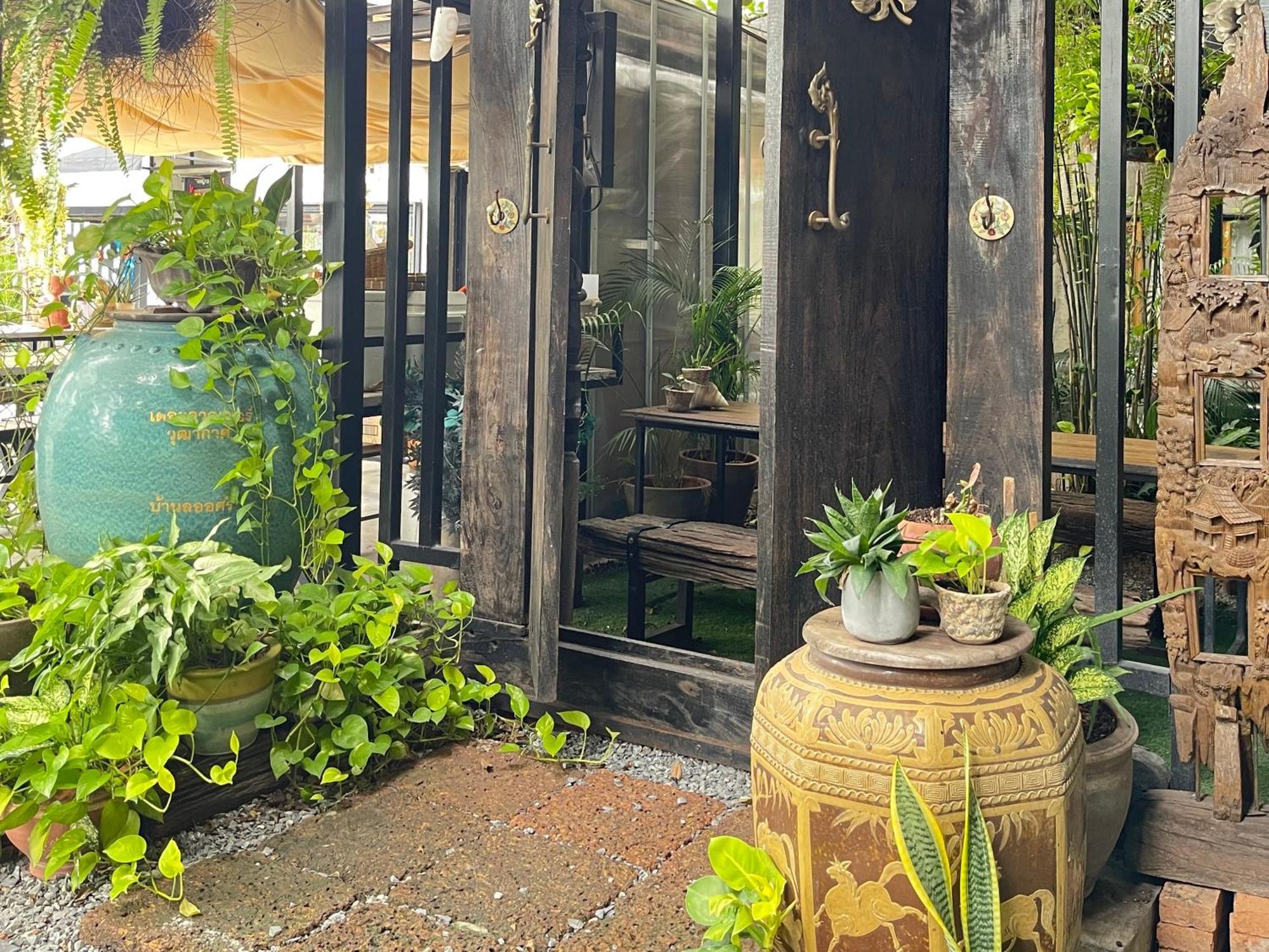 The Quarter Wutthakat Apartment Bangkok Exterior photo